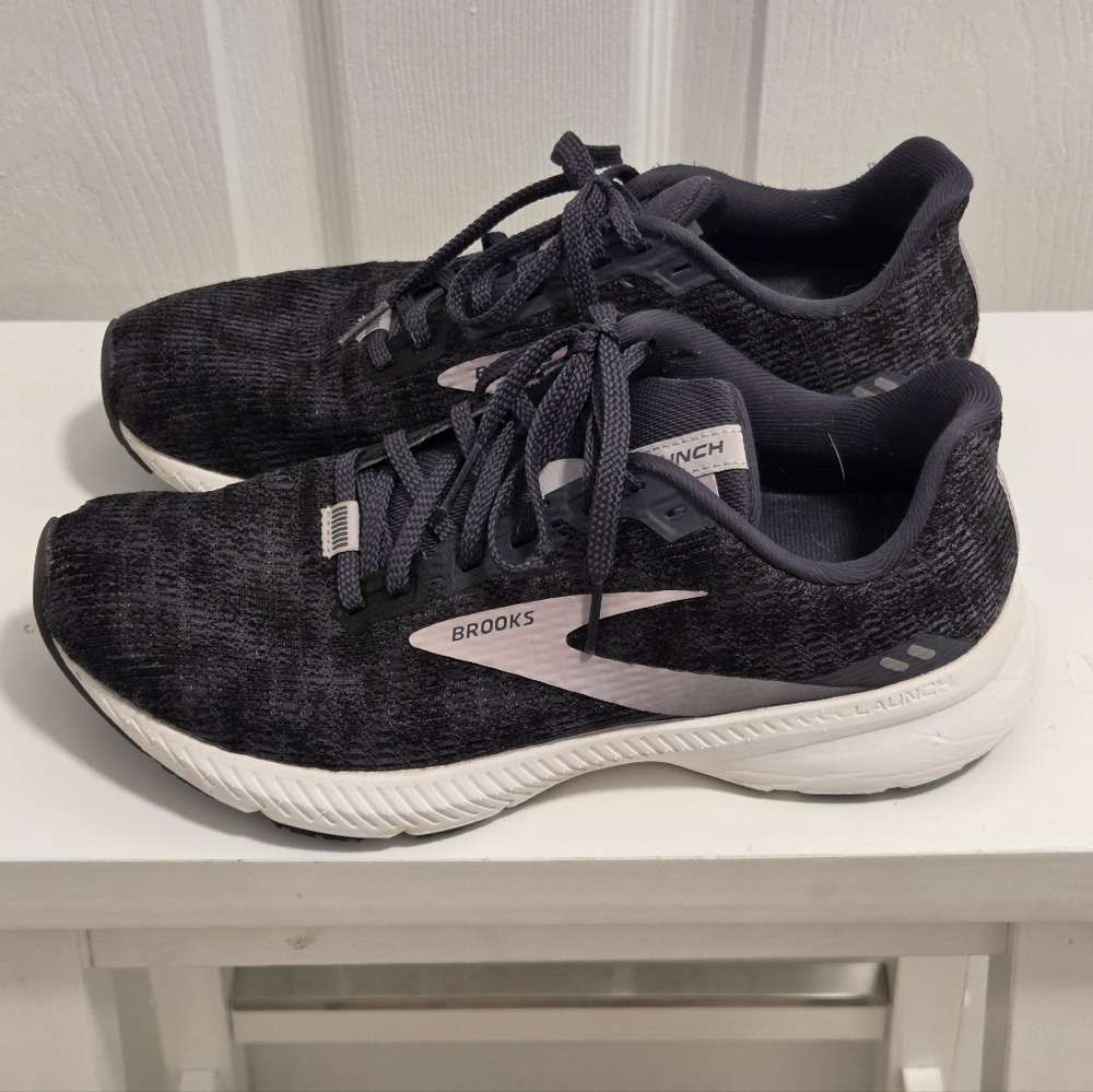 Brooks Launch 8 Womens Running Shoes - Size 8.5